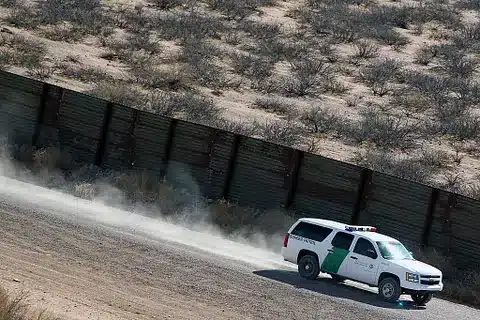 truck at border