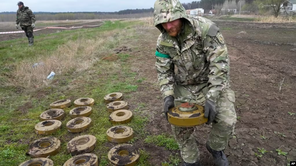 Kiev Seeks More Mine Clearing Equipment as Ukrainian Sappers Take Huge Losses