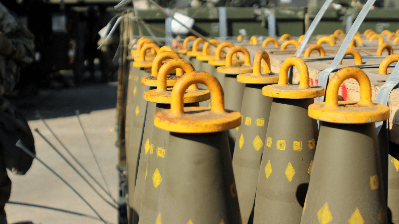 155mm us cluster bombs